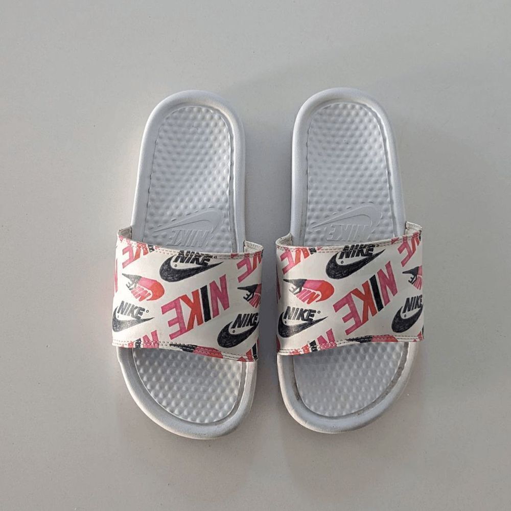 Women's Nike Benassi JDI Floral Black Red Slippers 618919-119 Size 7 Fall 2019